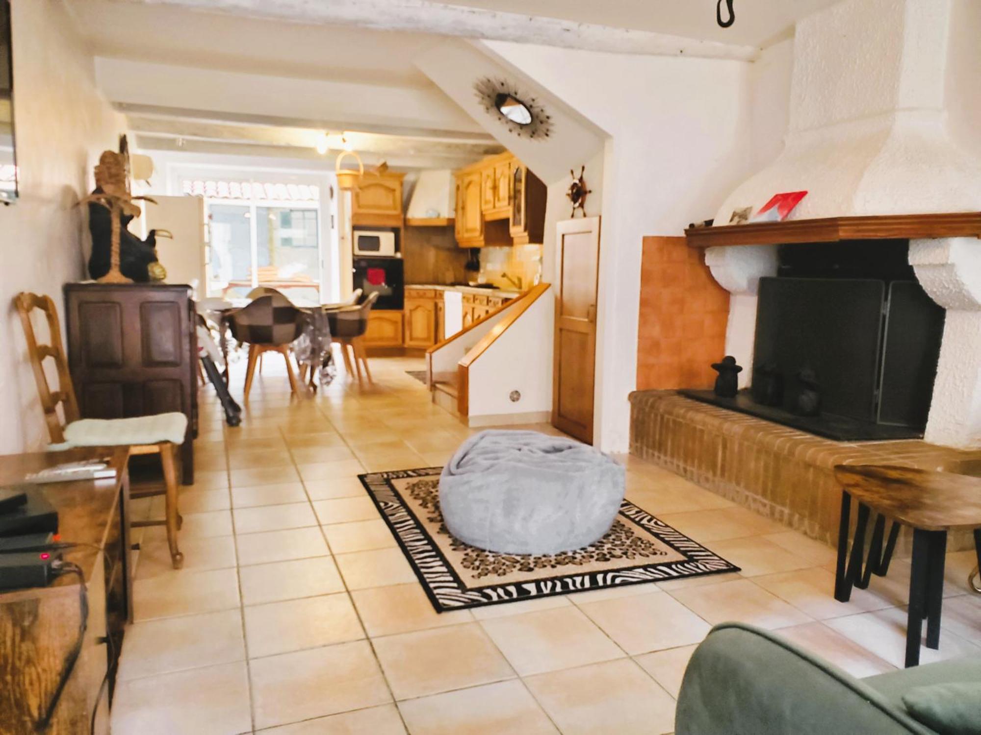Agreable Maison De Ville Avec Patio 西让 外观 照片